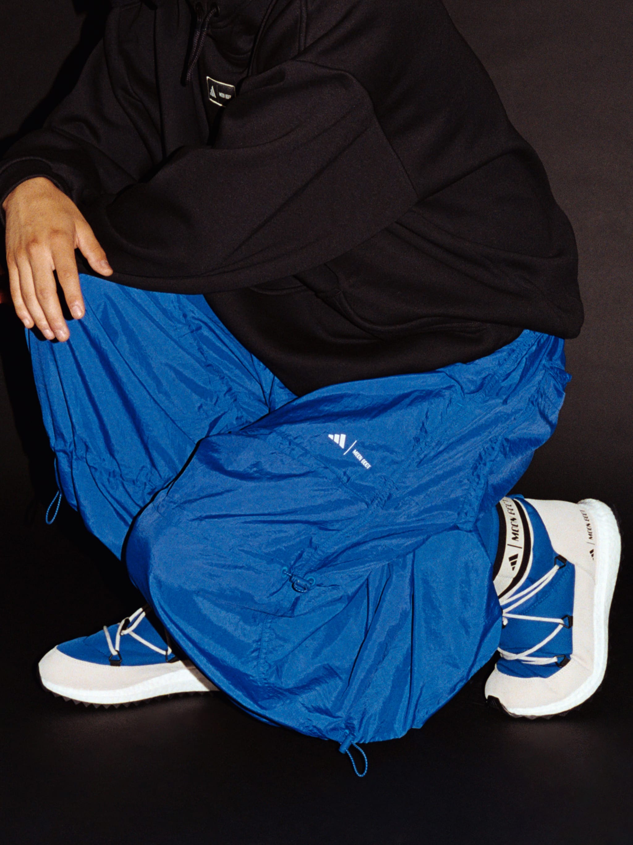 Pantaloni Parachute blu adidas x Moon Boot image number 0