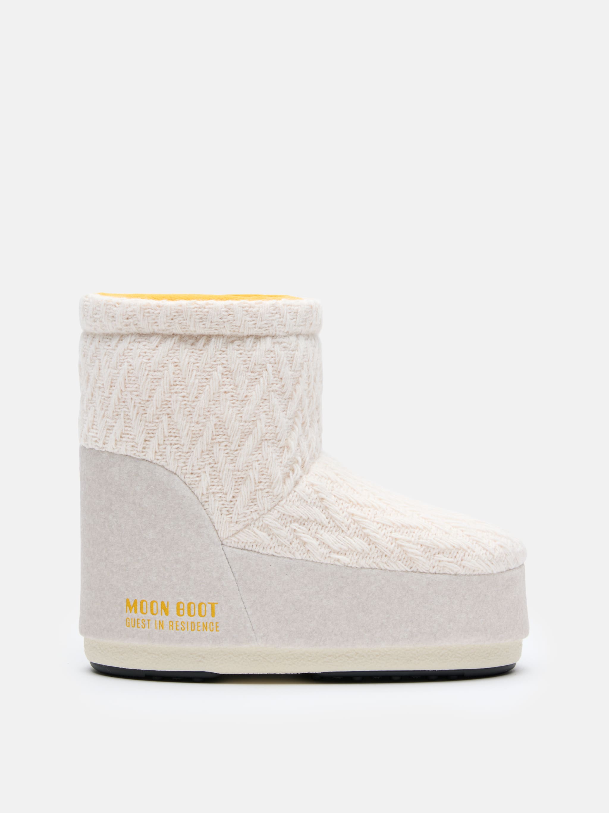 MOON BOOT X GUEST IN RESIDENCE ICON LOW STIEFEL AUS STRICK OHNE SCHN&Uuml;RUNG IN WHITE SAND